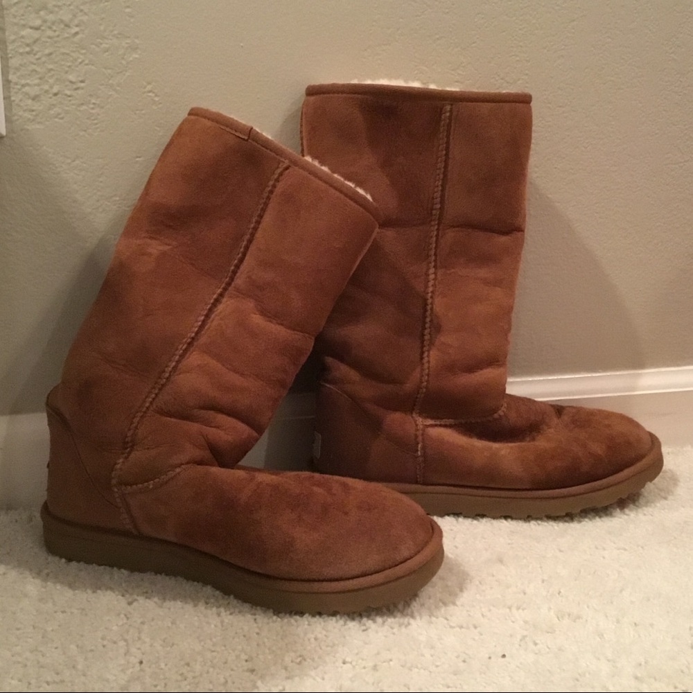 Classic tall UGGs chestnut